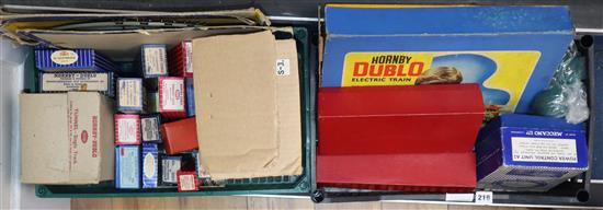 A collection of Hornby Dublo, 1950s and later, including electric train set, rolling stock, signals, shed, turntable, tunnel etc